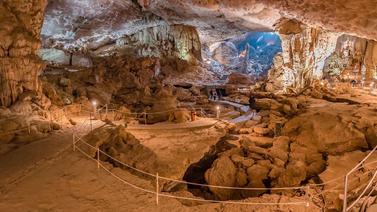 Sung Sot Cave, Halong Bay