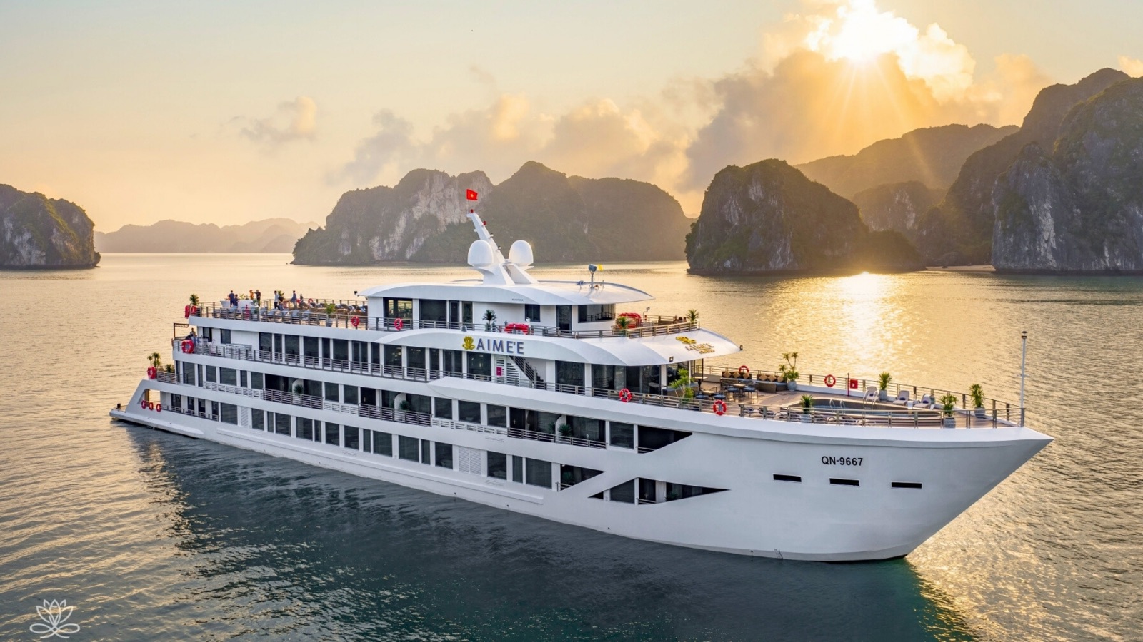 Aimee Cruise in Halong Bay