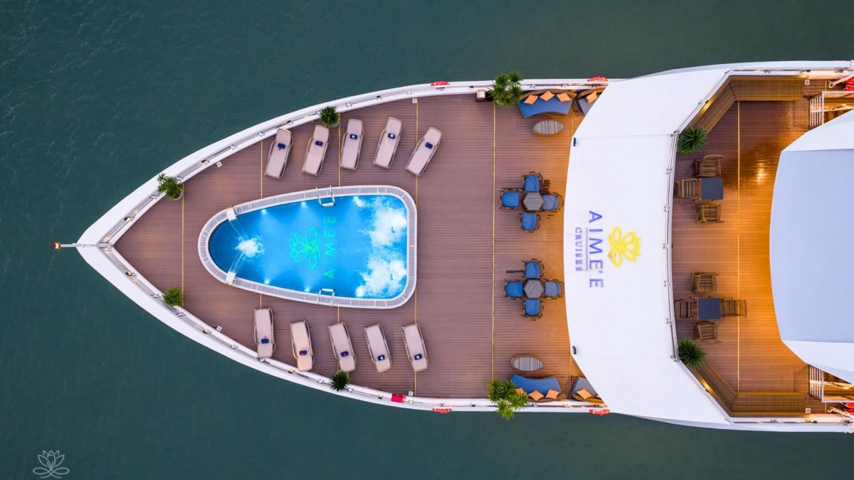 Aimee Cruise in Halong Bay, photo 2 of 49
