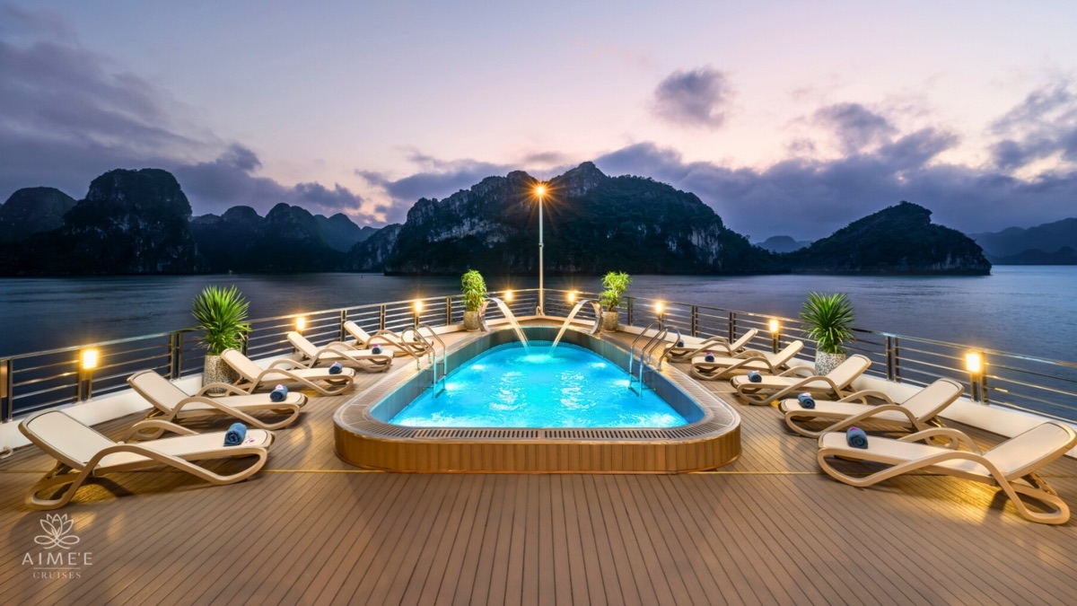Aimee Cruise in Halong Bay, photo 3 of 49