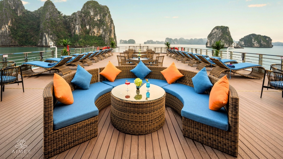 Aimee Cruise in Halong Bay, photo 4 of 49