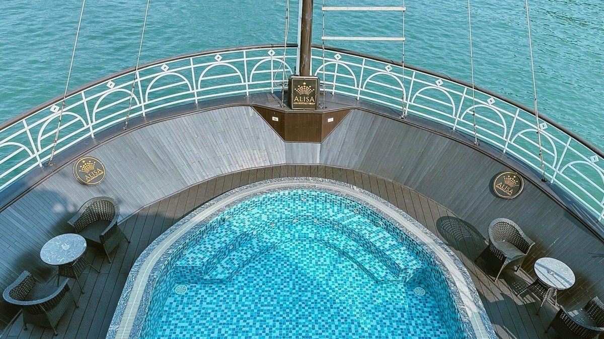 Alisa Premier Cruise in Halong Bay, photo 6 of 47