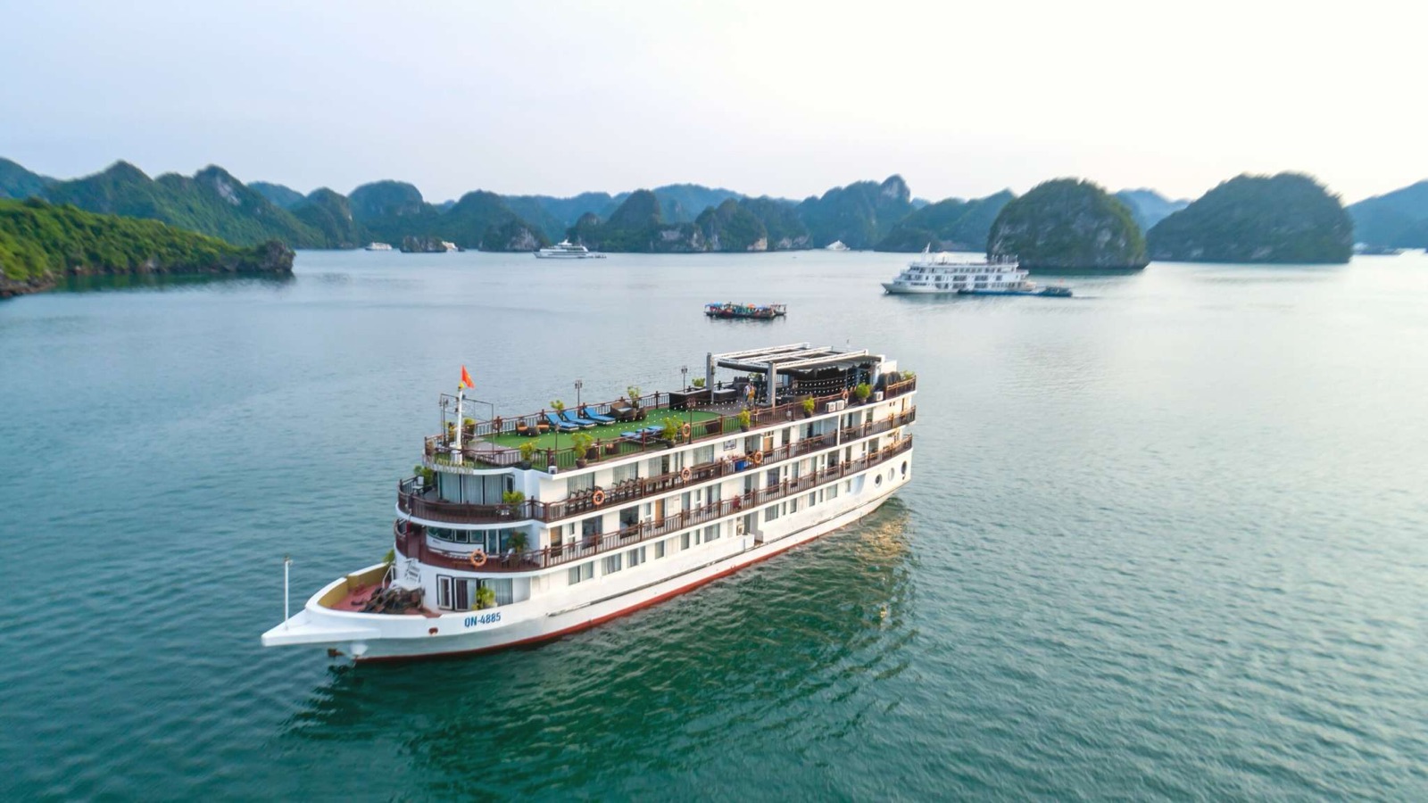 Amanda Cruise in Halong Bay