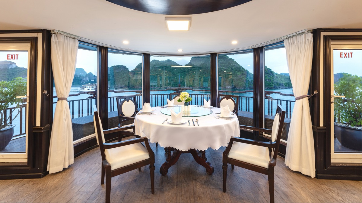 Amanda Cruise in Halong Bay, photo 5 of 48