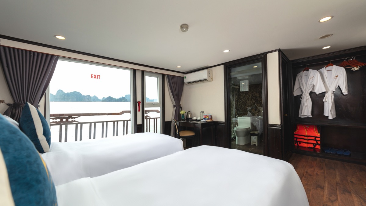 Junior Suite cabin aboard Amanda Cruise
