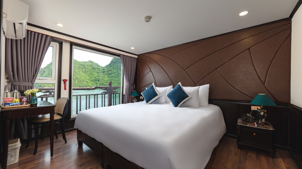 Triple Junior Suite cabin aboard Amanda Cruise