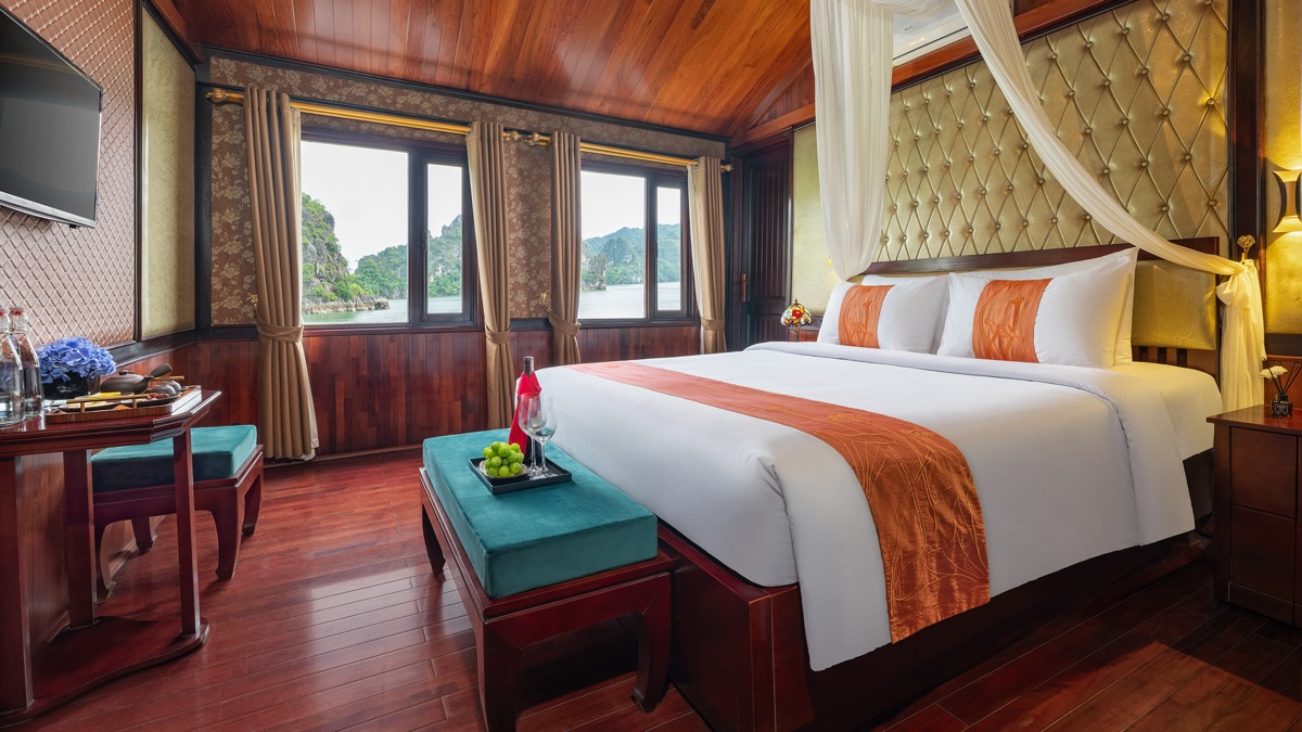 Amanda Legend Suite cabin aboard Amanda Legend Cruise