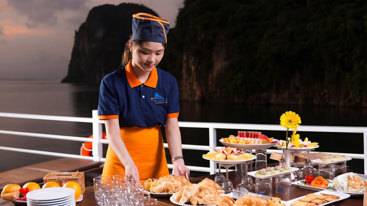 Amazing Sails Explorer cruise in Halong Bay, photo 2 of 15