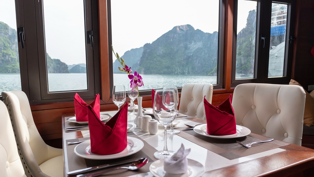 Amazing Sails Explorer cruise in Halong Bay, photo 4 of 15