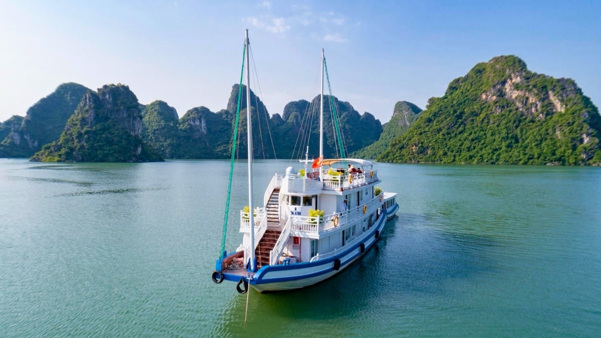 Amazing Sails Gallery cruise in Bai Tu Long Bay, photo 2 of 24