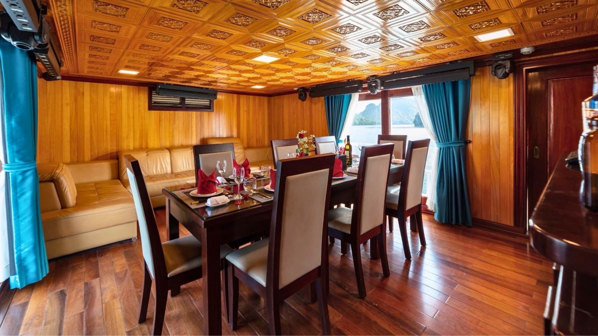 Amazing Sails Gallery cruise in Bai Tu Long Bay, photo 3 of 24