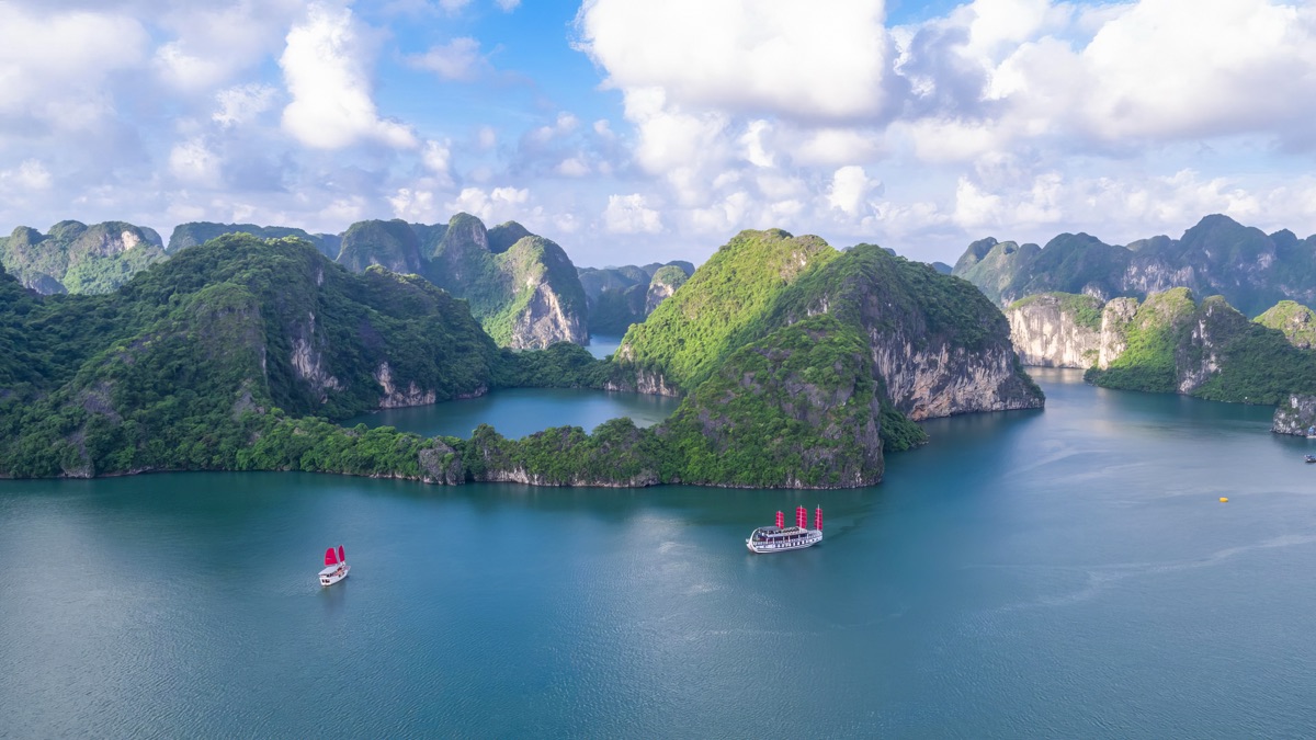Amazing Sails Gallery cruise in Bai Tu Long Bay, photo 7 of 24