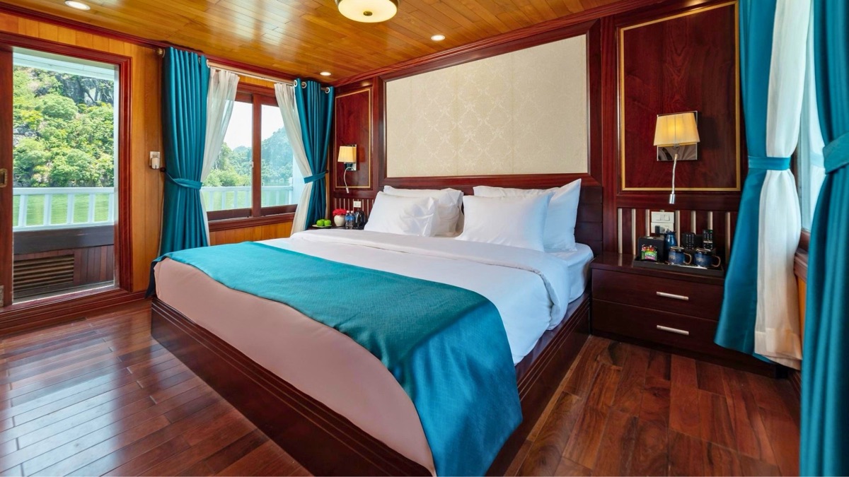 Charter Room cabin aboard Amazing Sails Gallery