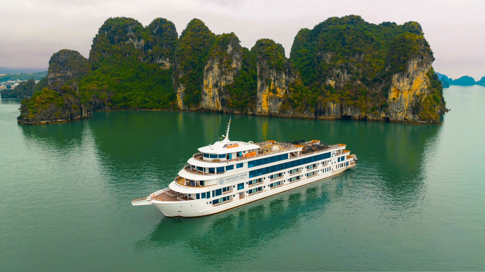 Ambassador Cruise II in Halong Bay