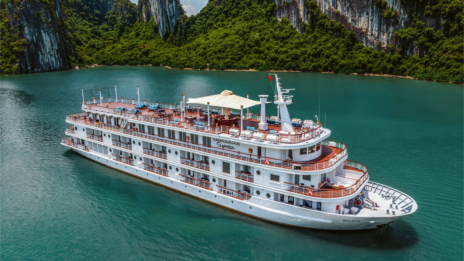 Ambassador Signature Cruise in Lan Ha Bay