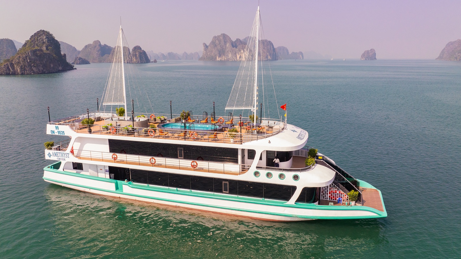 Amethyst Cruise in Halong Bay
