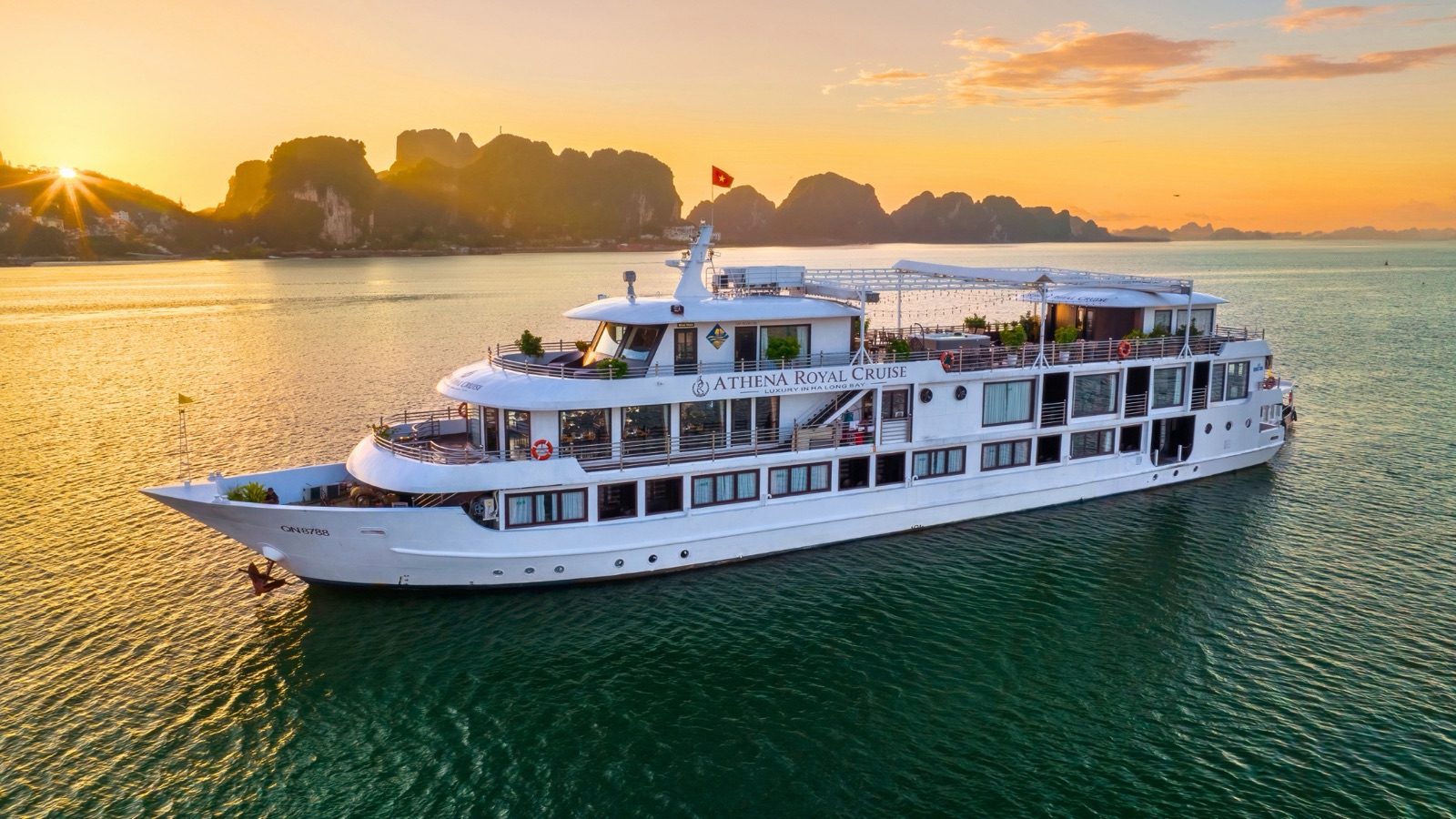 Athena Royal Cruise in Bai Tu Long Bay
