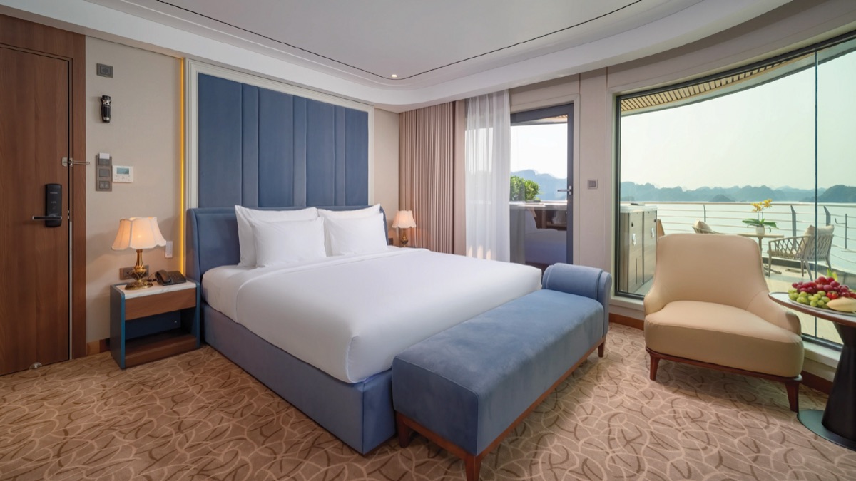 Horizon Suite cabin aboard Calista Cruise