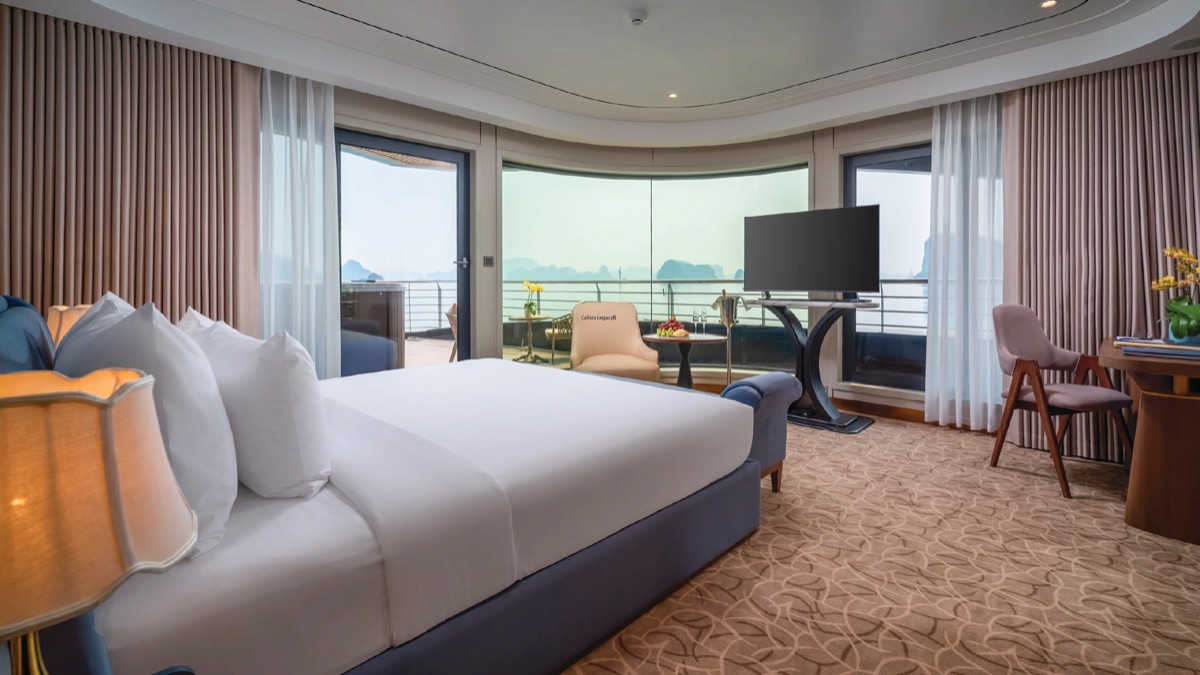 Majesty Suite cabin aboard Calista Cruise