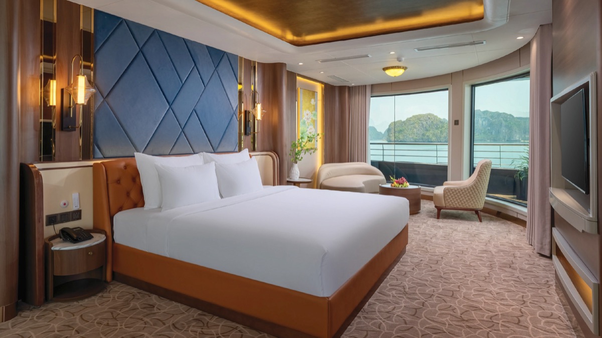 President Suite cabin aboard Calista Cruise