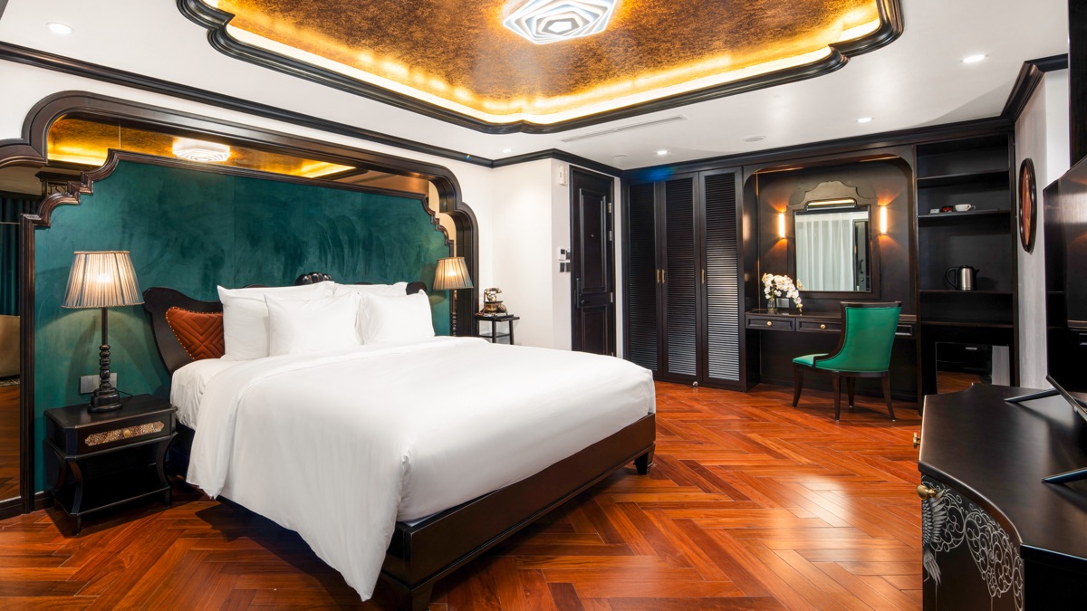 Grand Suite cabin aboard Catherine Cruise