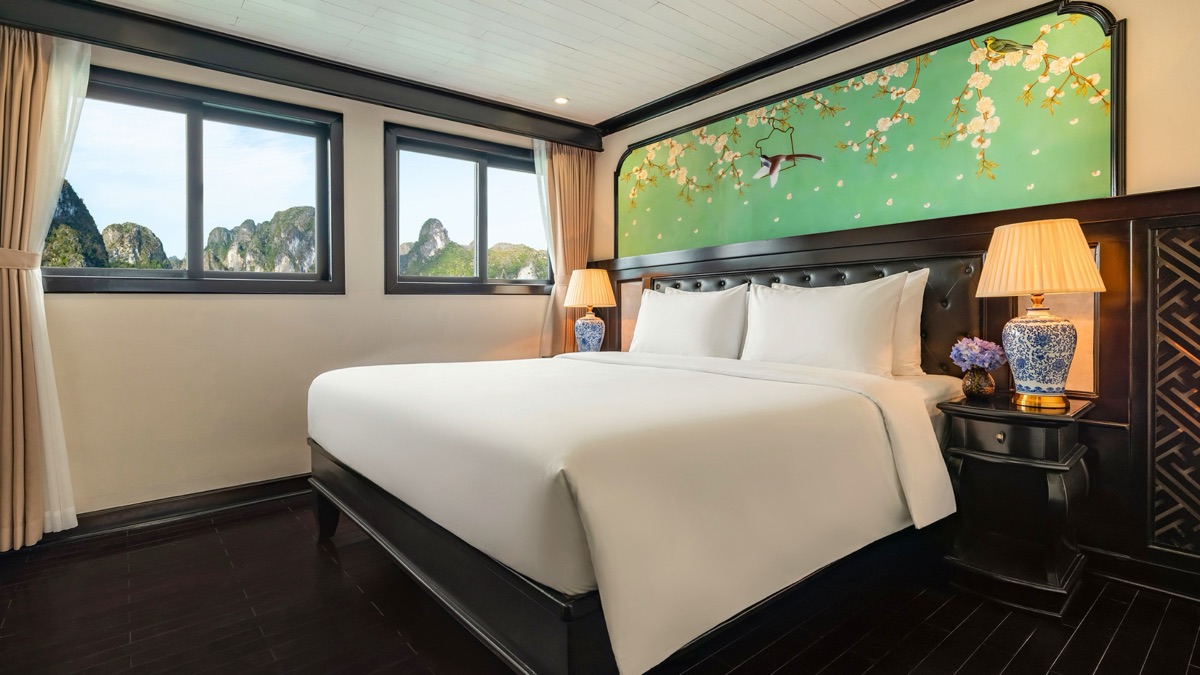 Deluxe Cabin Ocean View cabin aboard Cozy Bay Cruise