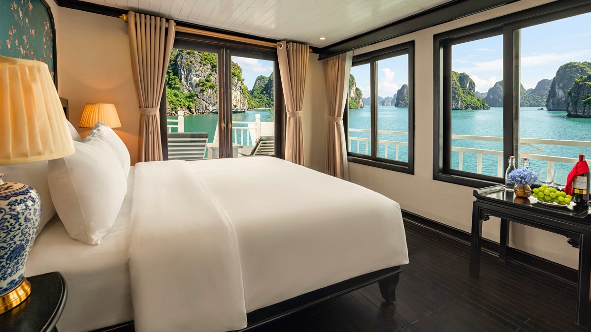 Premium Cabin Terrace cabin aboard Cozy Bay Cruise