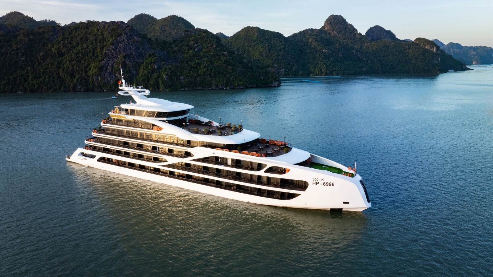 Diana Cruises in Lan Ha Bay