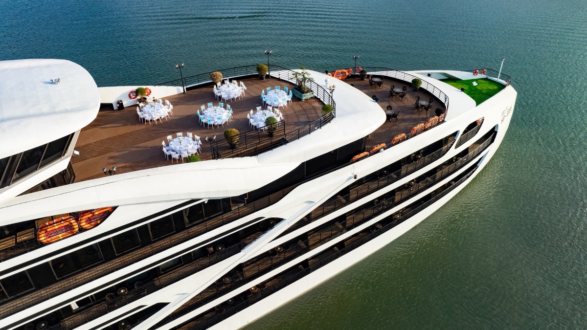 Diana Cruises in Lan Ha Bay, photo 2 of 60
