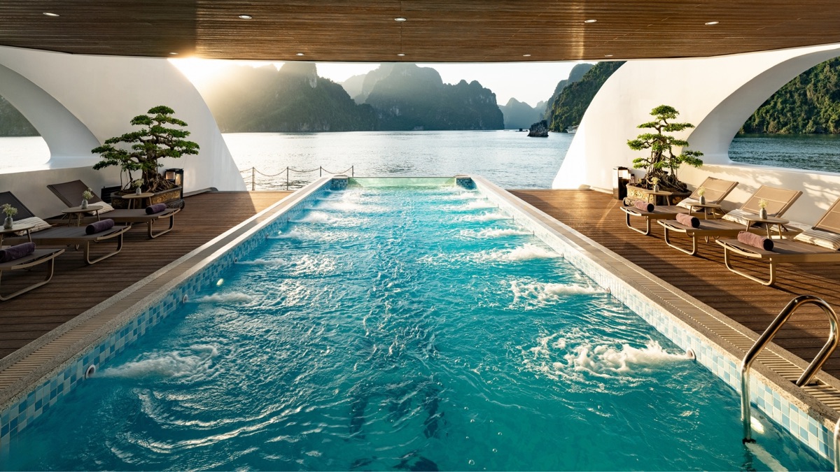 Diana Cruises in Lan Ha Bay, photo 4 of 60