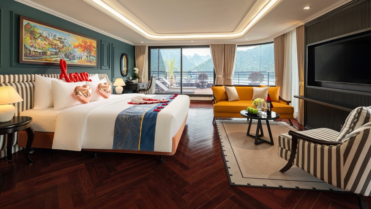 Diana Lan Ha Suite cabin aboard Diana Cruises