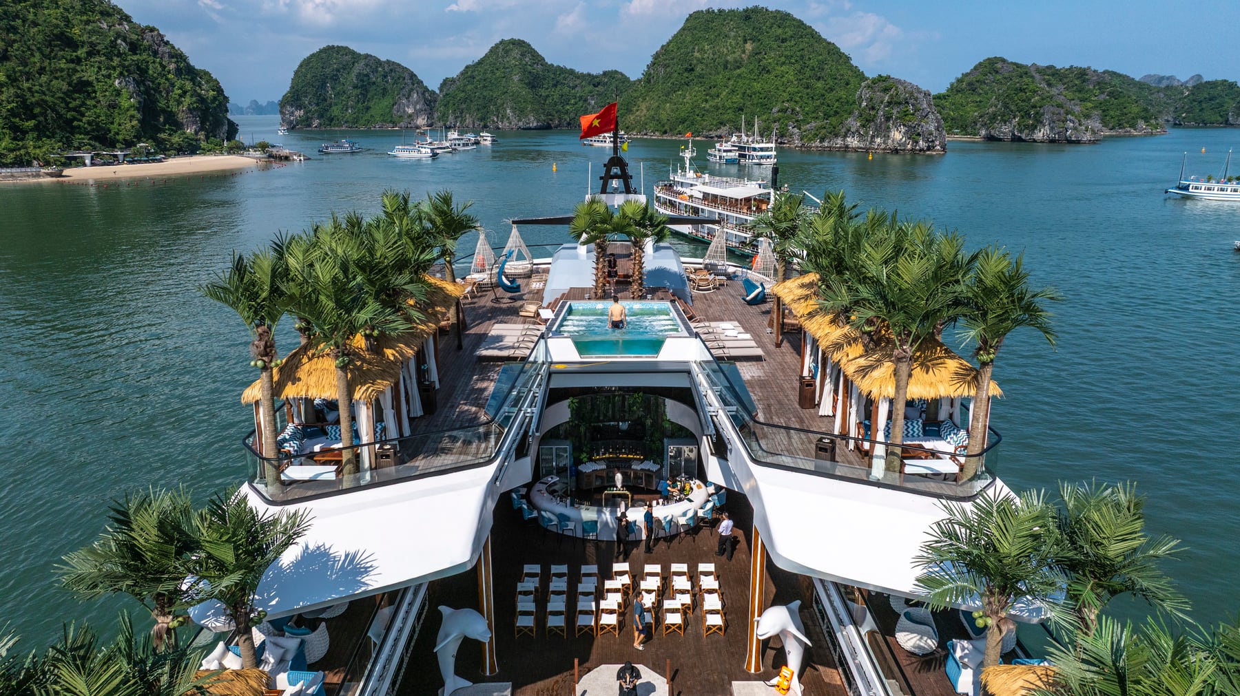 Dolphin Halong Cruise in Halong Bay, photo 3 of 17