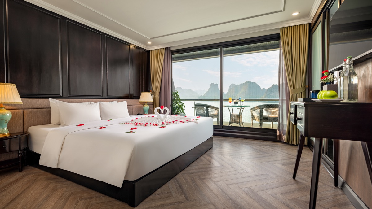 Senior Suite cabin aboard Doria Cruise