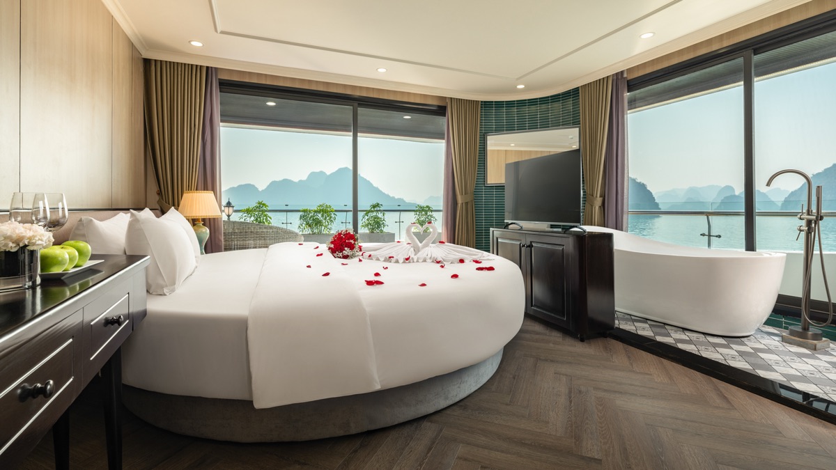 Honeymoon Suite cabin aboard Doria Cruise