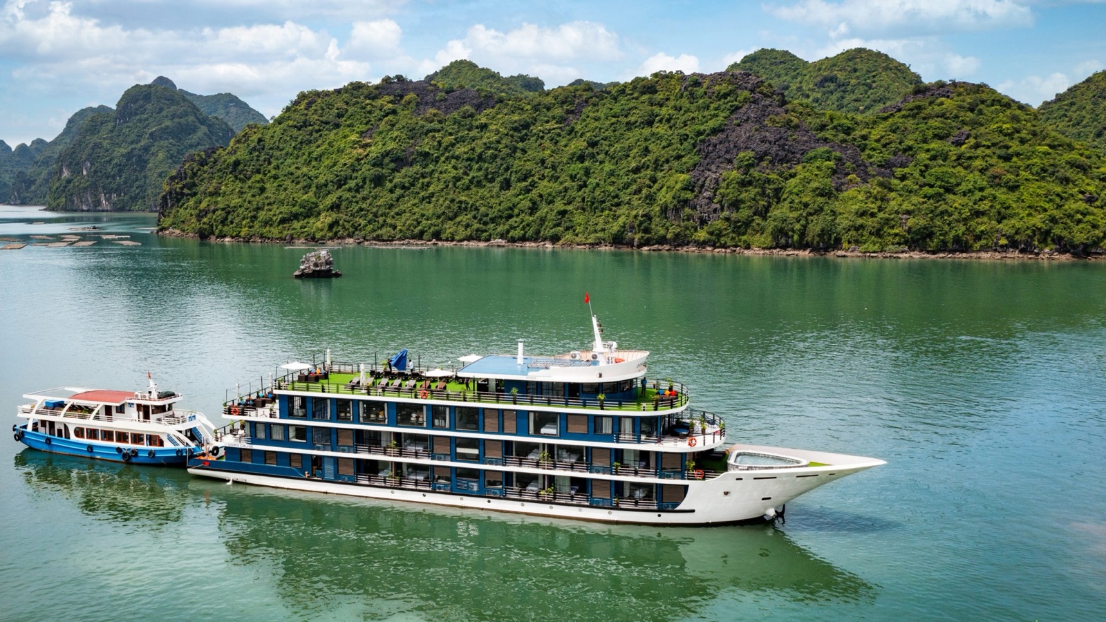Doris Cruise in Lan Ha Bay