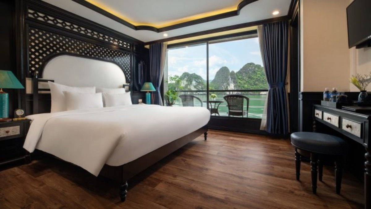 Junior Suite cabin aboard Doris Cruise