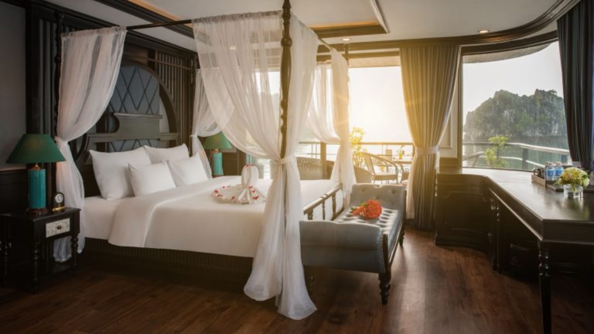Executive Suite cabin aboard Doris Cruise
