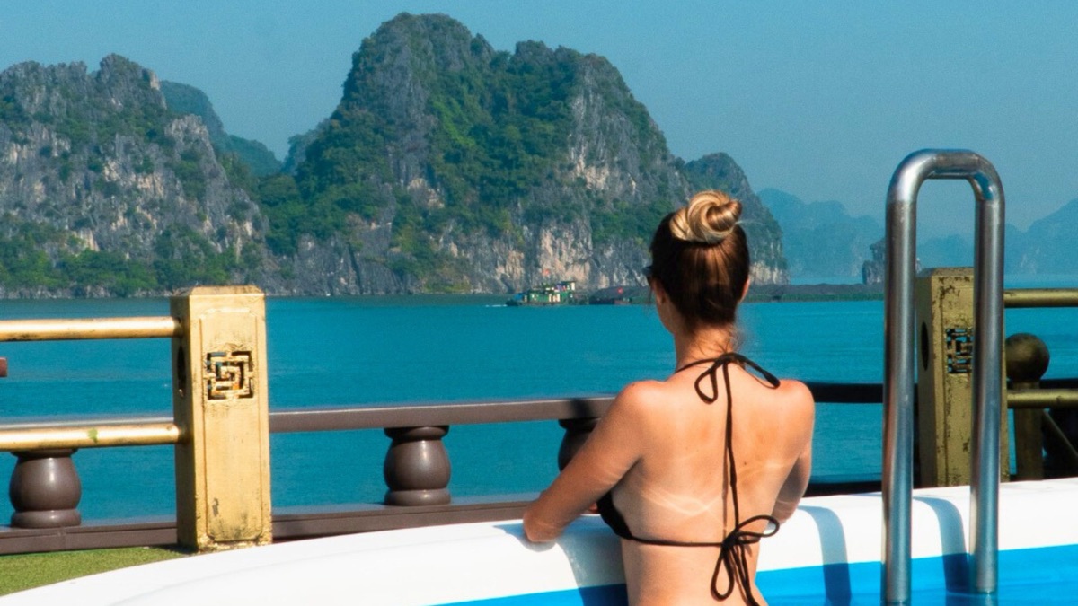 Dragon Legend Cruise in Bai Tu Long Bay, photo 2 of 39