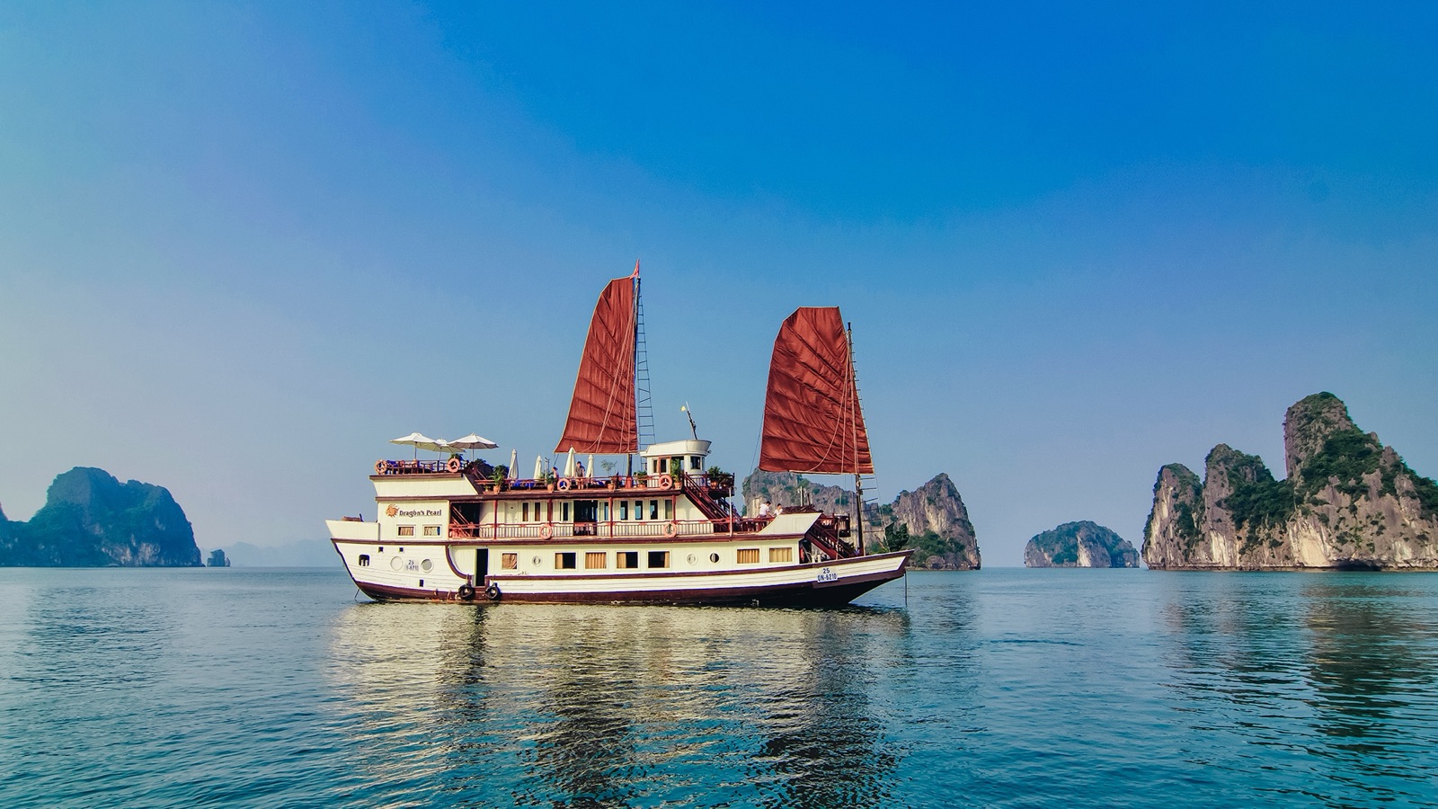 Dragon Pearl Junk cruise in Bai Tu Long Bay