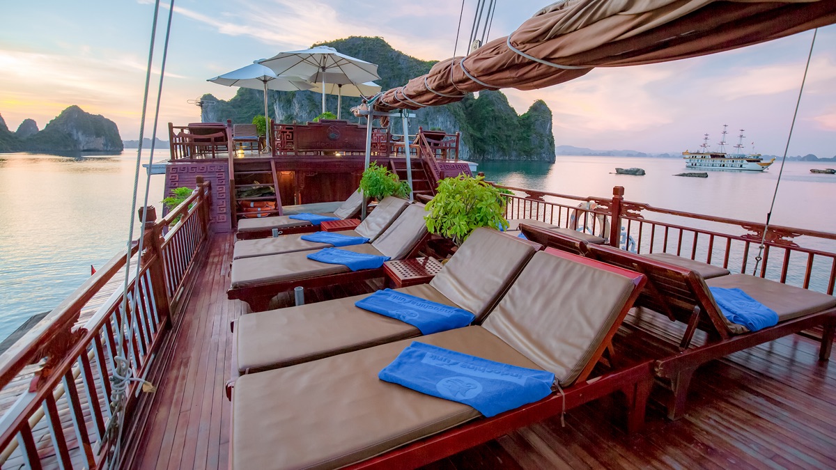 Dragon Pearl Junk cruise in Bai Tu Long Bay, photo 5 of 10
