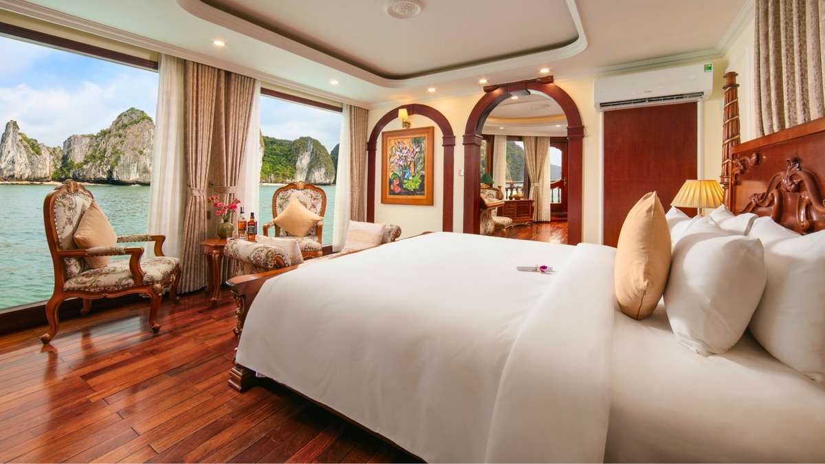 State Suite cabin aboard Emperor Cruises