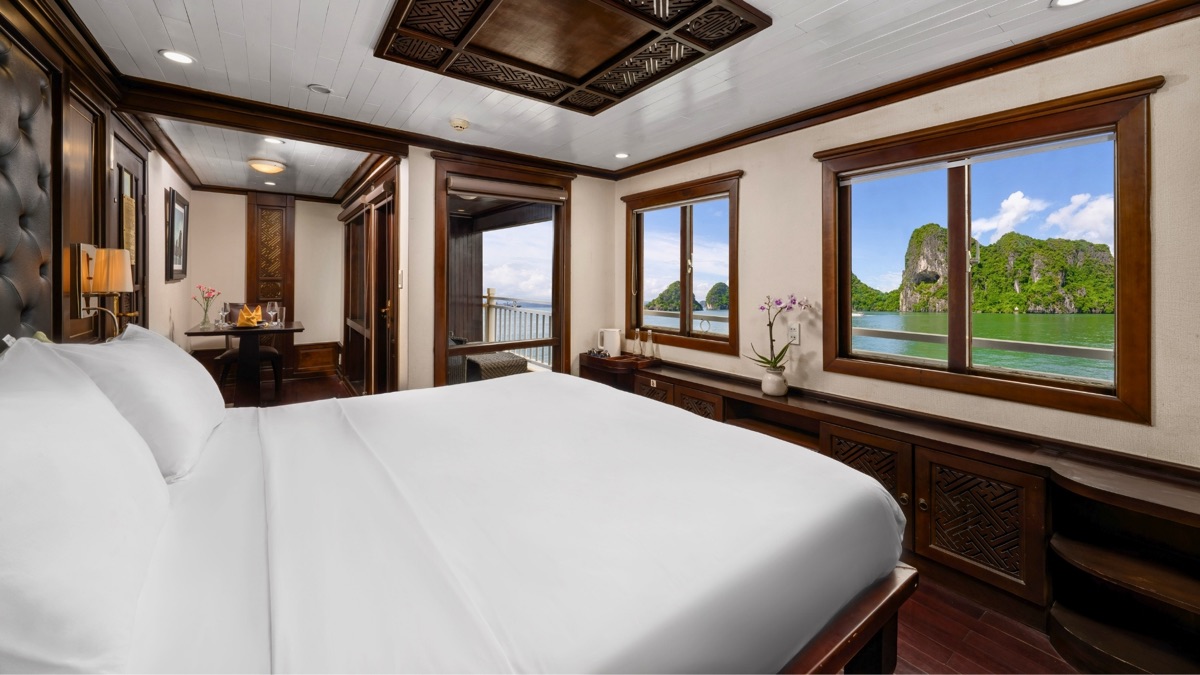 Balcony Executive cabin aboard Garden Bay Peak Cruise