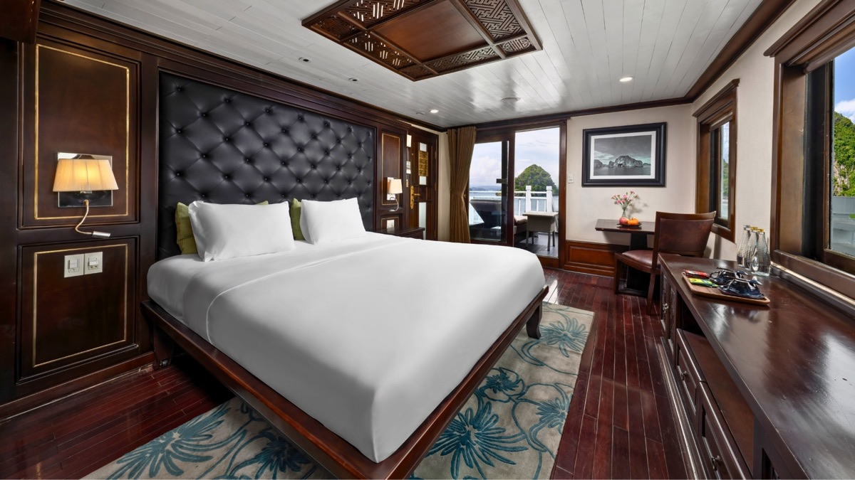 Premium Executive cabin aboard Garden Bay Peak Cruise