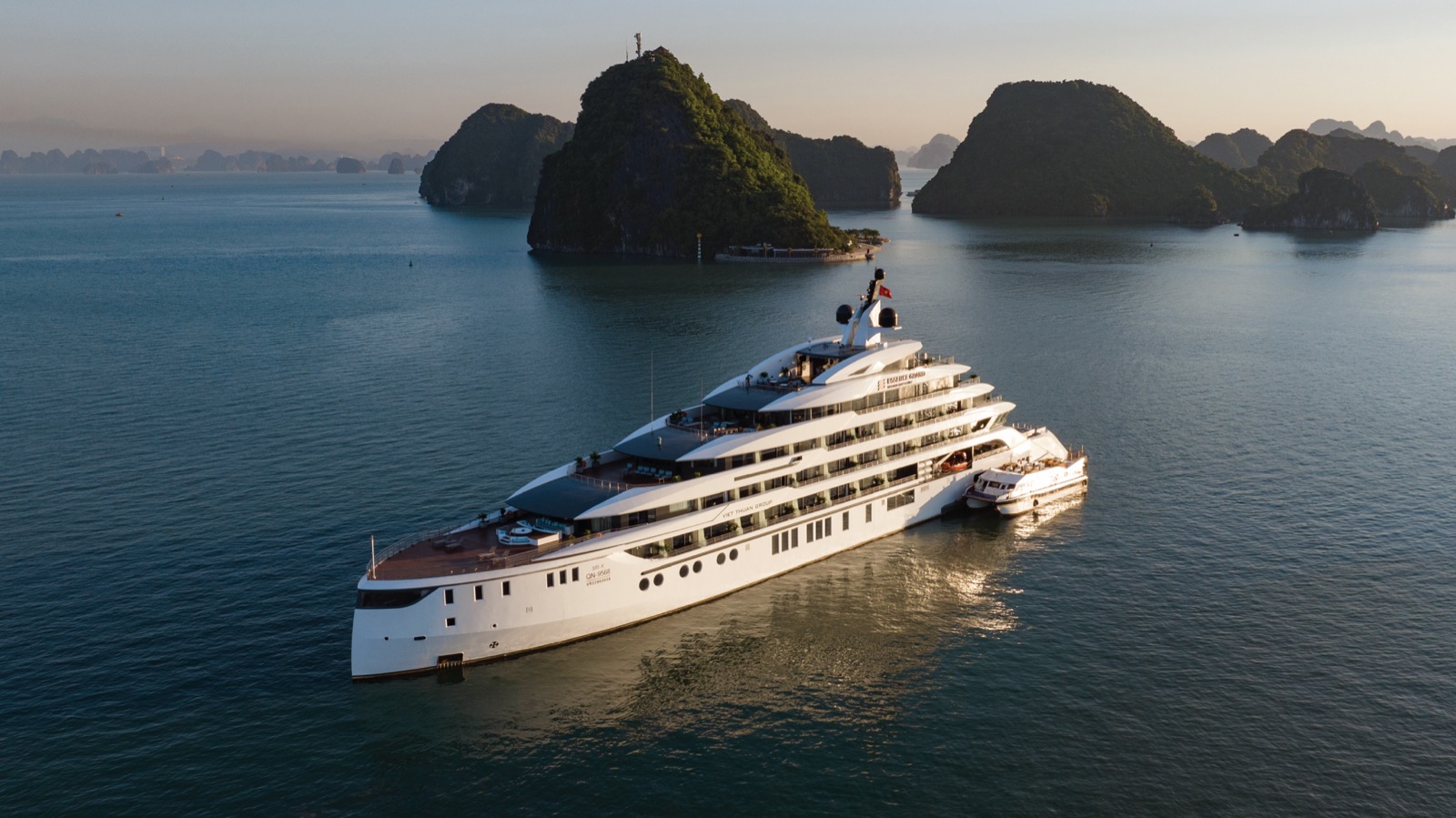 Grand Pioneers cruise in Halong Bay