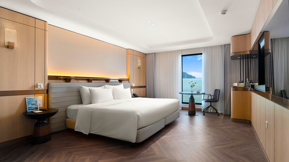 Ocean Suite cabin aboard Grand Pioneers