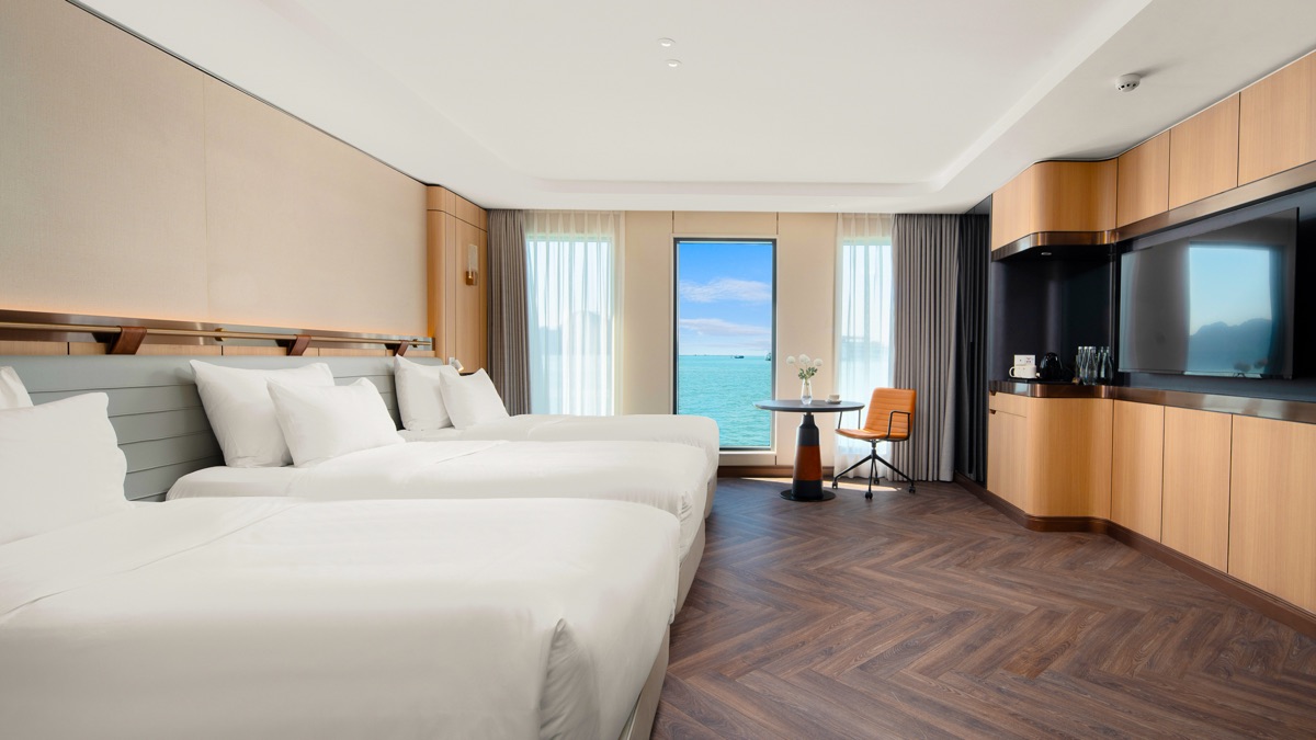 Ocean Suite Triple cabin aboard Grand Pioneers