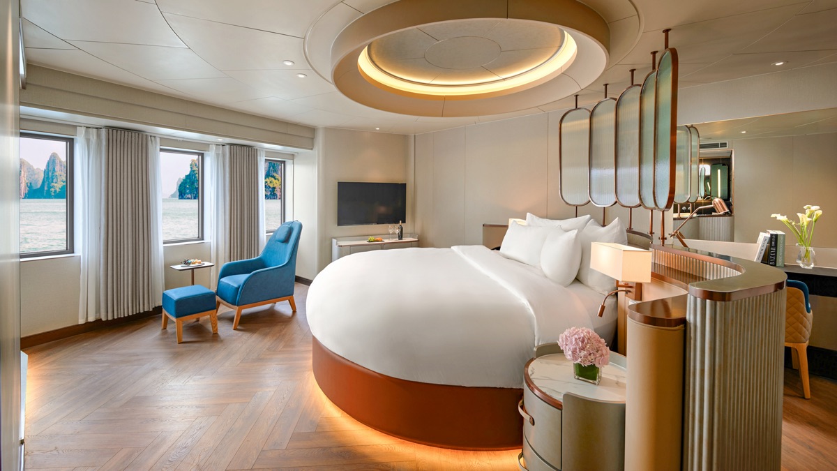 Pearl Suite cabin aboard Grand Pioneers