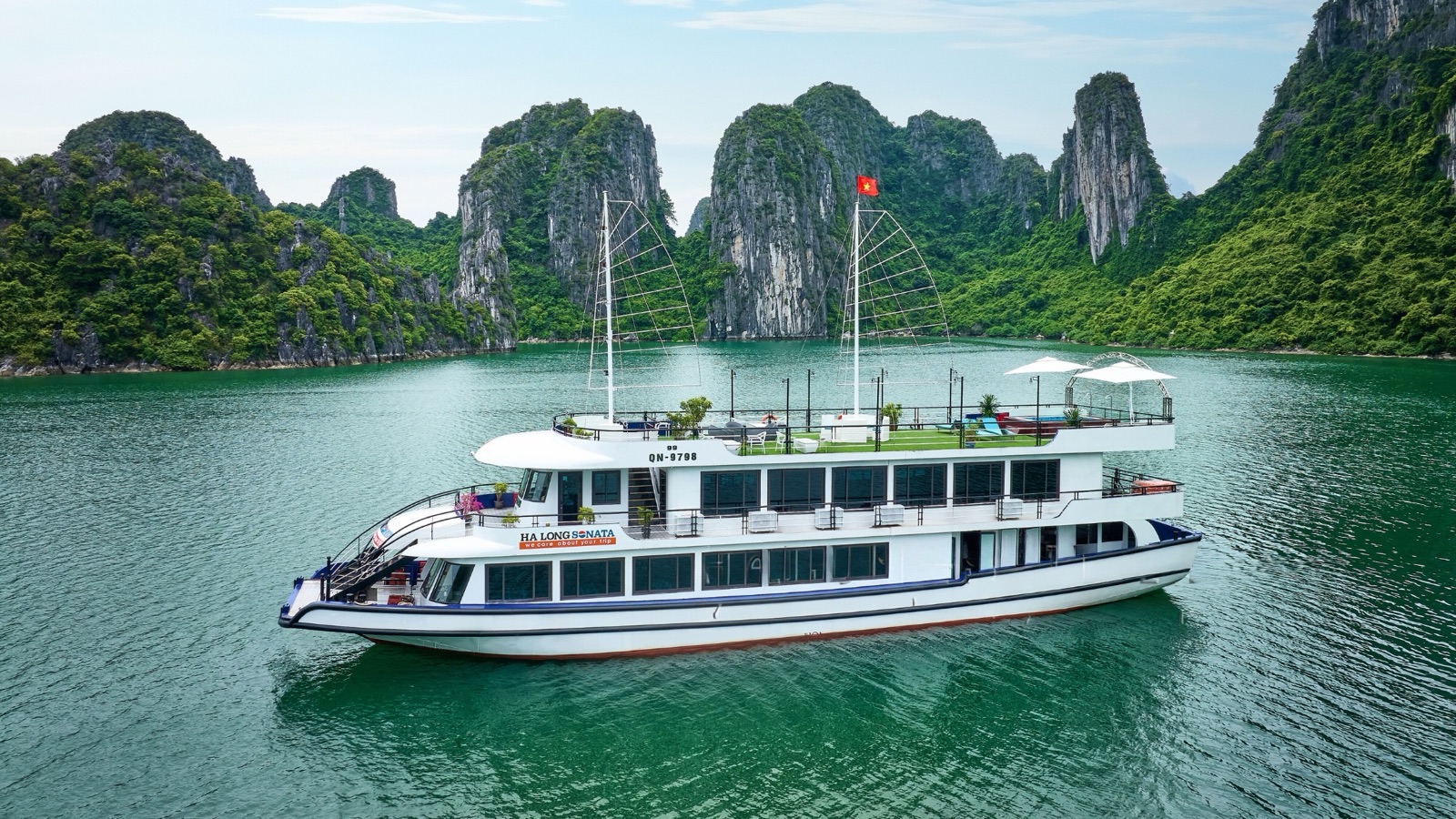 Halong Sonata Cruise in Halong Bay
