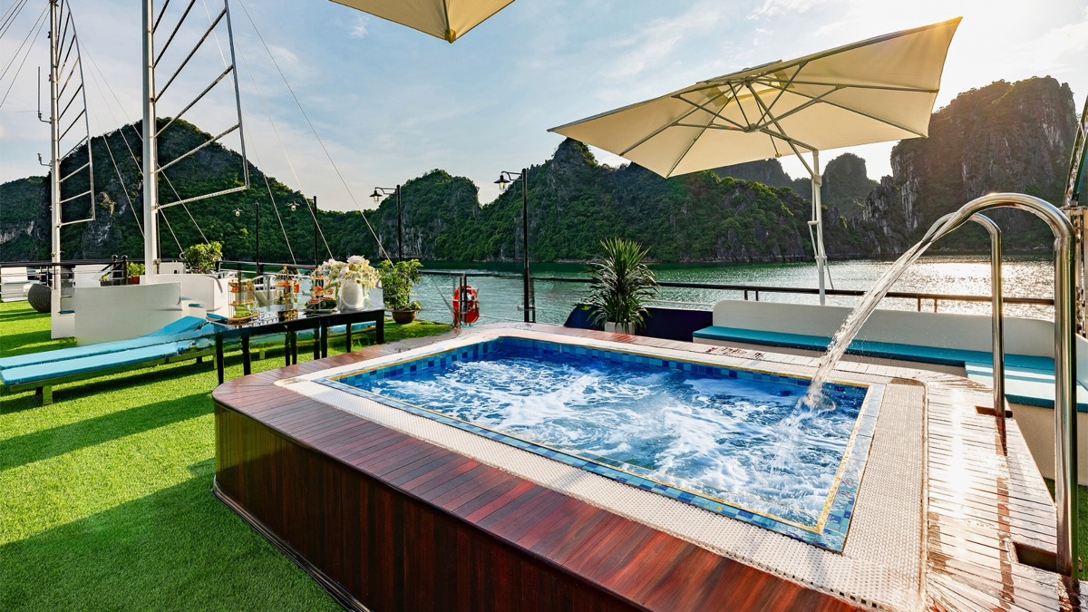 Halong Sonata Cruise in Halong Bay, photo 3 of 20