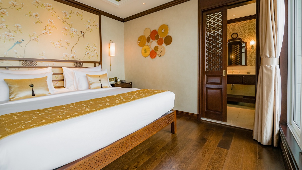 Signature Suite cabin aboard Heritage Line Ginger Cruise